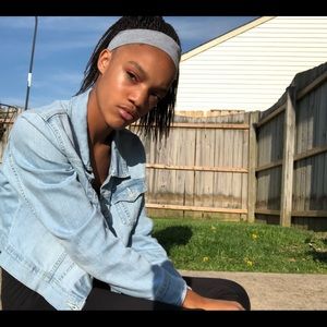 Meet your Posher, Aysa